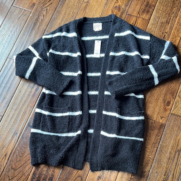 NWT HARPER FRANCESCA’S Cozy Black and White Striped Sweater Size Large - Picture 1 of 6